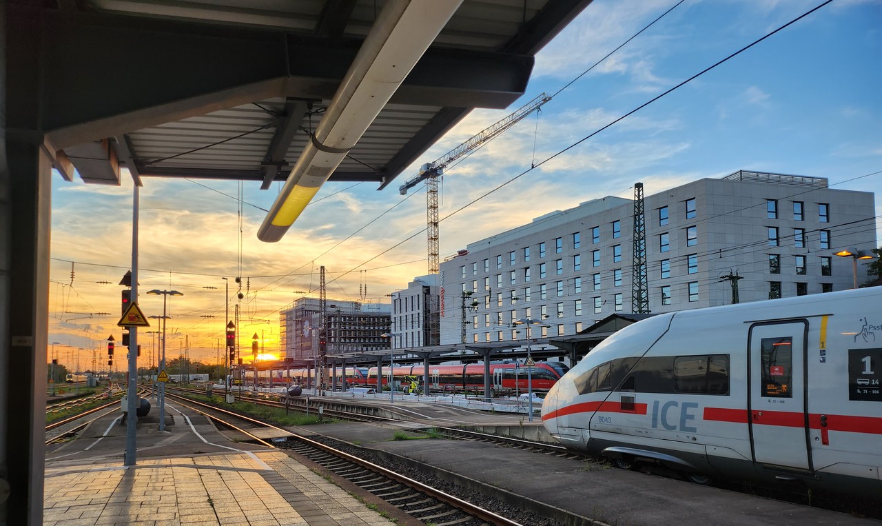 Bahnhof mit Zug